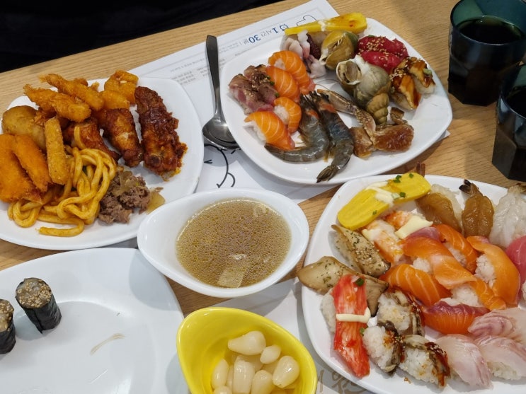  명동 초밥뷔페 다이닝원 쿠우쿠우 비교 후기