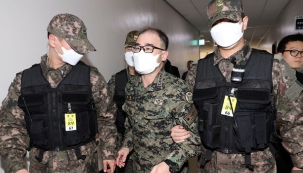 르뽀 : 군대를 모르는 최고 군 통수권자, <b>친위 쿠테타</b>는 실패할... 