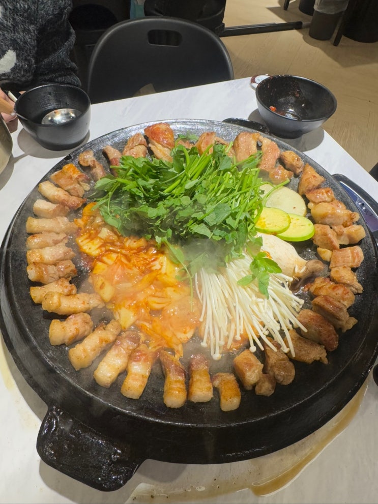 [성남/신흥역] 성남 맛집 삼겹살 무쇠솥에 구워먹는 무쇠뚝삼겹 신흥역점