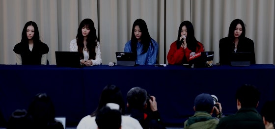 <b>어도어</b>(ADOR), <b>뉴진스</b>에게 독자적 광고계약 <b>금지 가처분</b> 신청... 