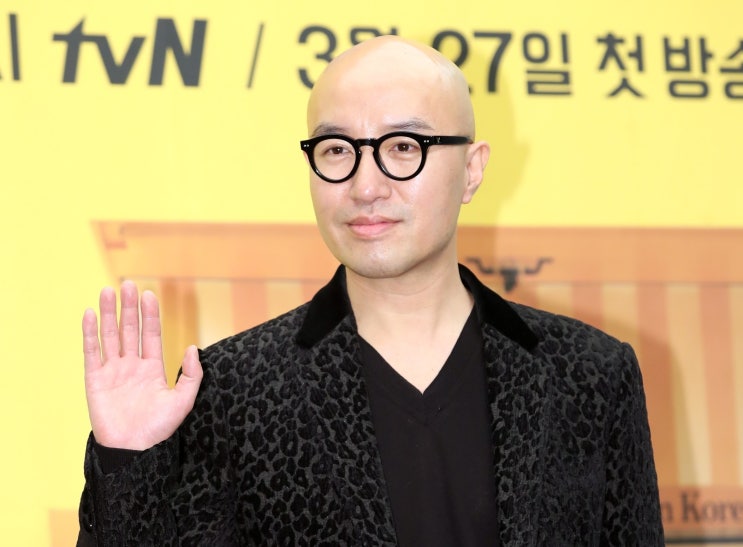 두 <b>조카 입양</b>한 '총각' <b>홍석천</b>…삼촌과 아빠가 법적으로 다른 점