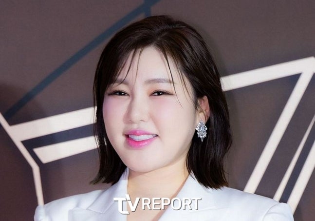 '트롯 여제' 송가인, 팬들과 초호화 크루즈 여행... 부모님도 동행