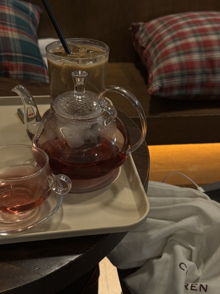 하남 미사 카페 | 블루베리 레어치즈케이크가 돌아버린 호수 뷰 아늑 카페 퍼머넌트칠린