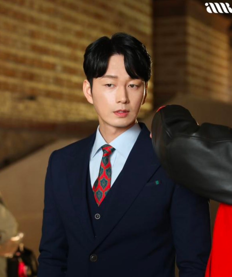배우 이현욱 프로필 나이 키 혈액형 소속사 고향 학력 MBTI 군대 결혼 작품활동 필모그래피 인....