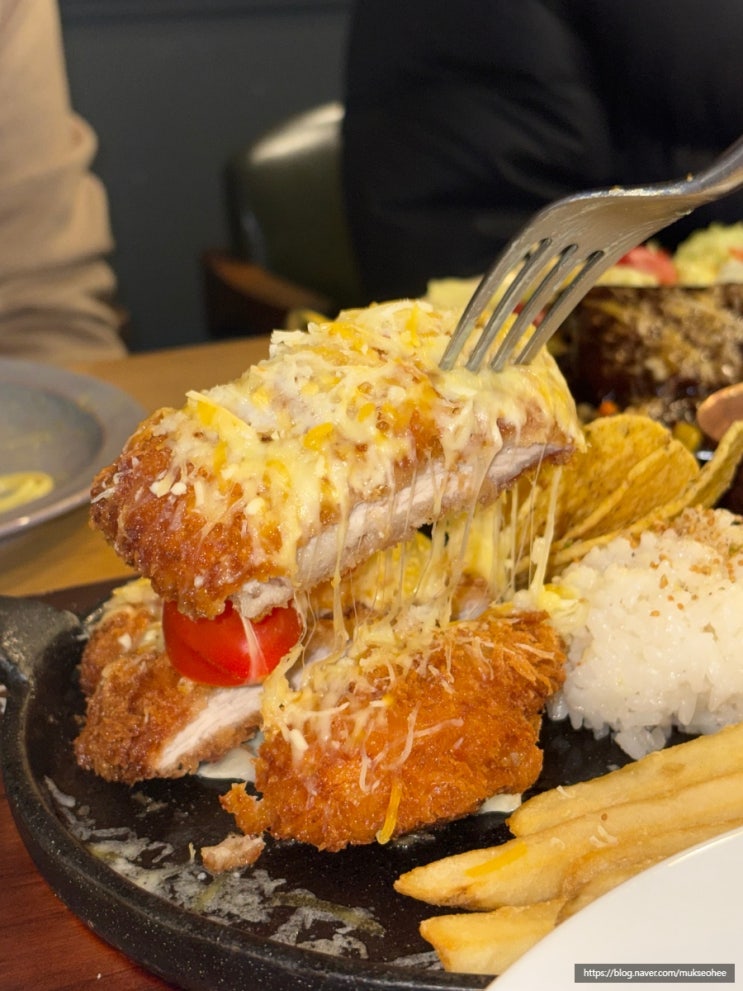  용산 맛집 남산 타워 부엉이돈까스 신메뉴 치즈 폭립
