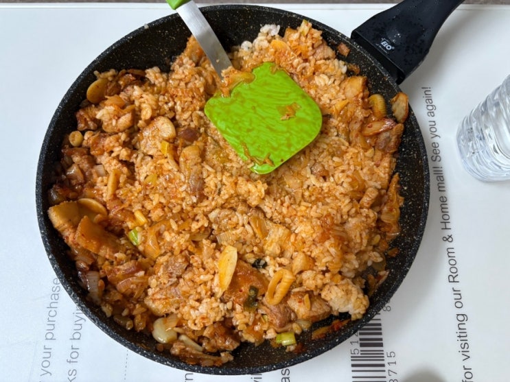  [자취요리] 삼겹살 양파 마늘 김치볶음밥 (ft. 백종원 레시피)
