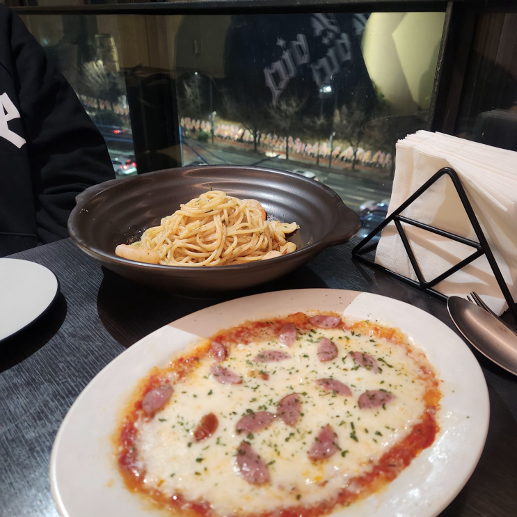  이태원 커플끼리 분위기 내기 좋은 양식 맛집, 녹사 다이닝