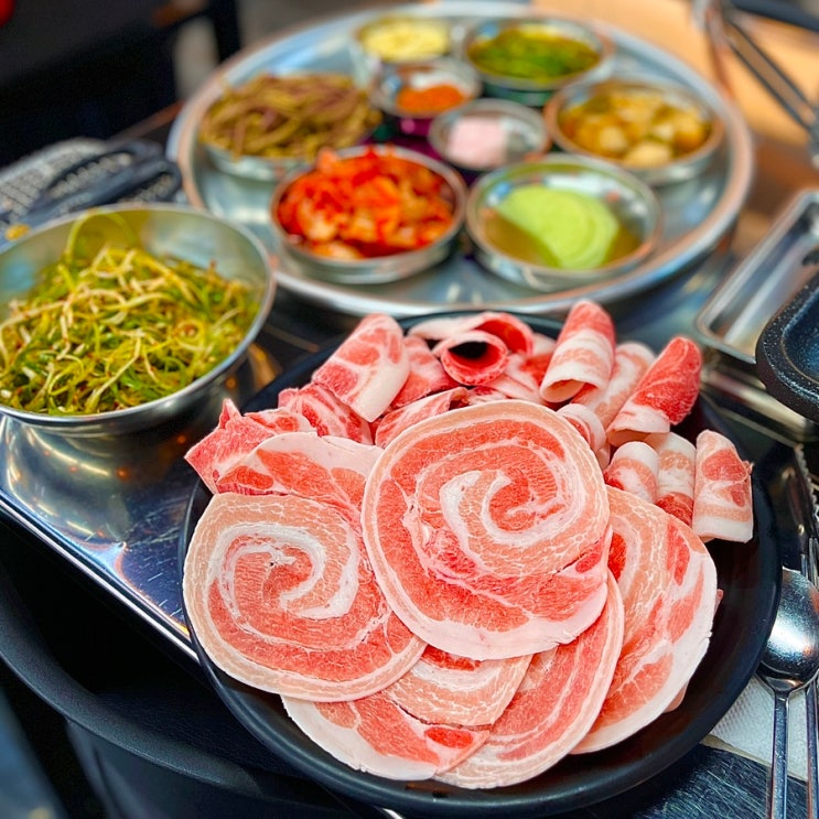  제주 중문청춘돼지 꽃삼겹 꼬들항정 인정 로컬맛집