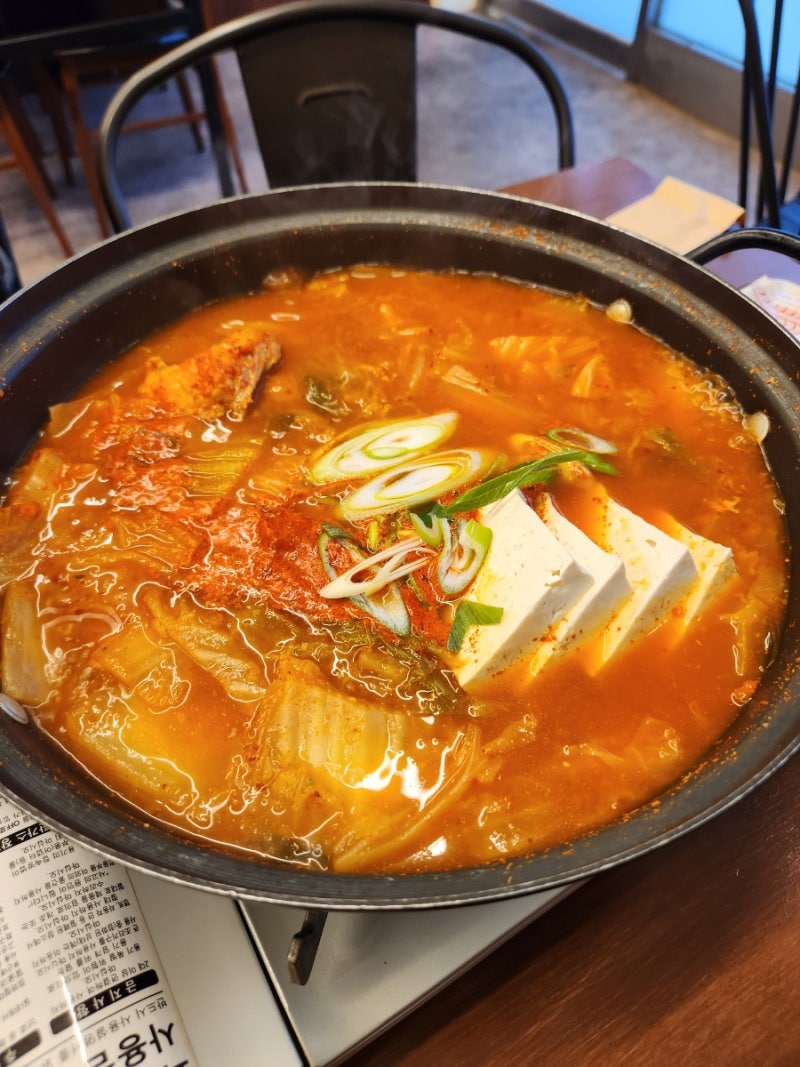 백채김치찌개 백종원이랑은 관계없지만 맛있는 삼척 맛집