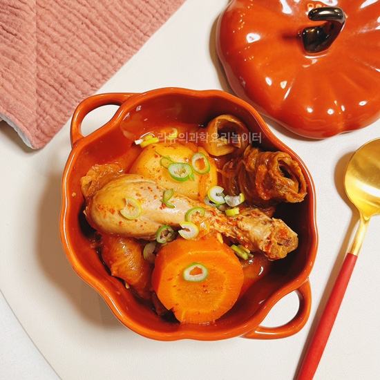  묵은지닭찜 닭고기 묵은지 김치찜 김치닭도리탕