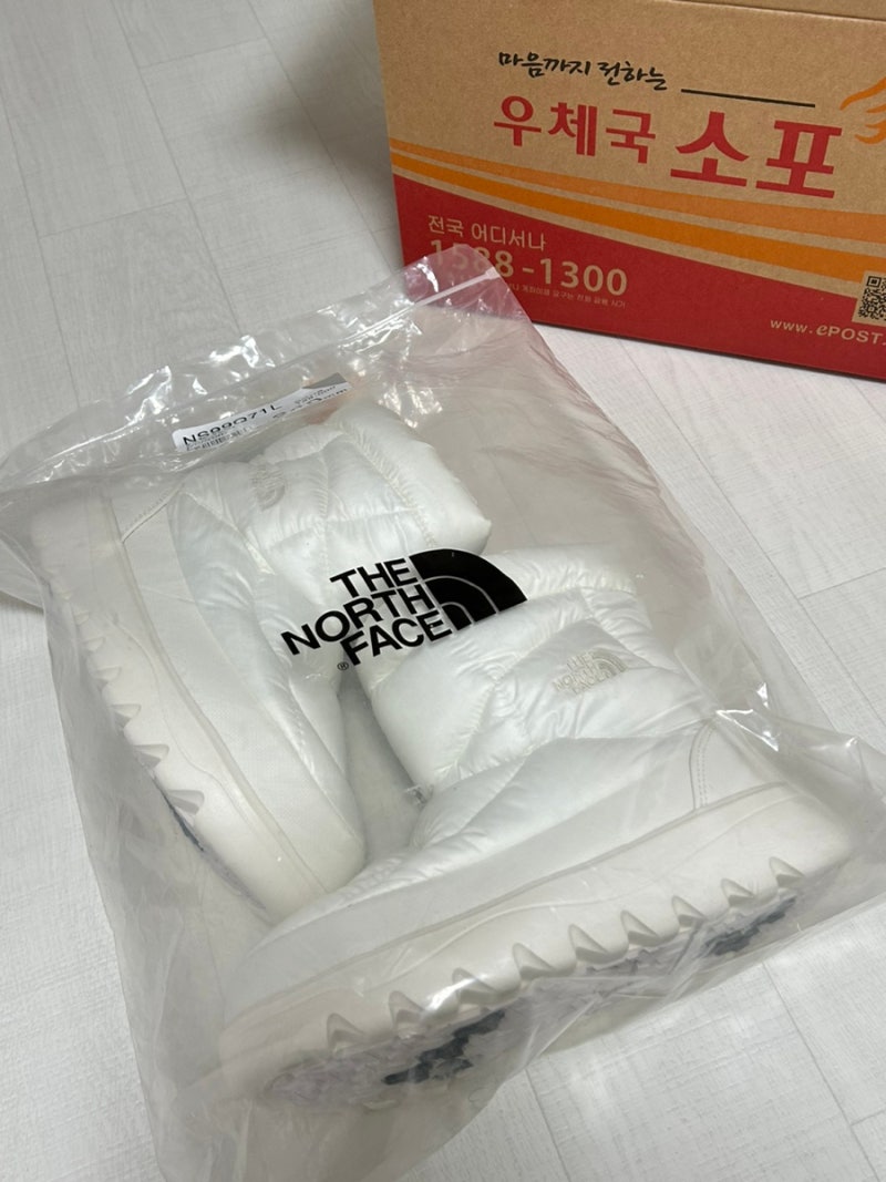 노스페이스 퀀텀 패딩부츠 아이보리 240 사이즈 착용 후기 — 사진 5