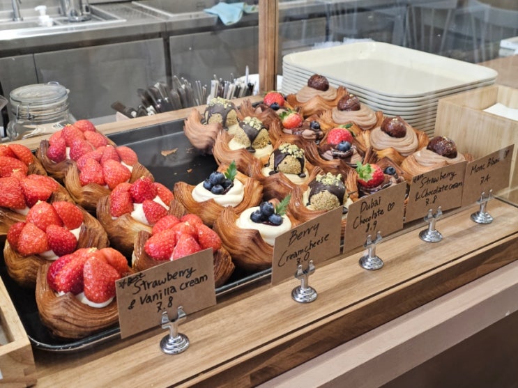  합정역 카페레터 예쁜 디저트 카페 휘낭시에 맛집