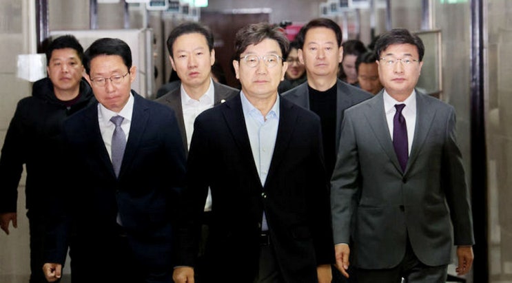 <b>권성동</b> 국힘 <b>원내대표</b> “공수처·경찰 체포영장 집행 당장... 
