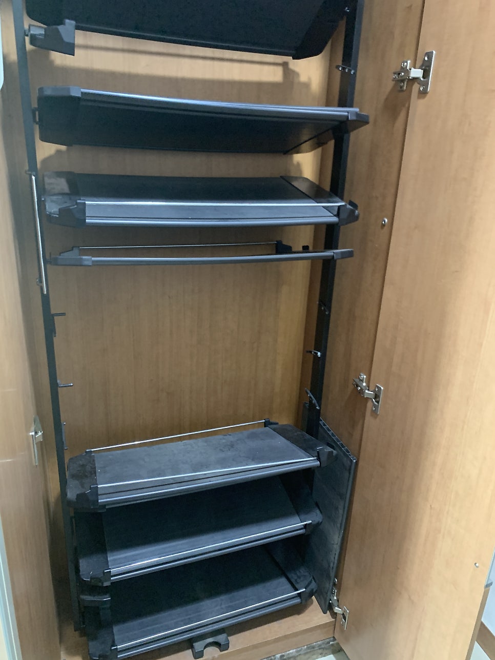 4단 신발장 주문제작 및 신발장 시트지 작업