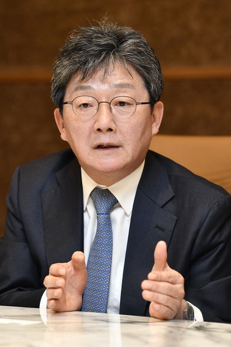 유승민, <b>정치</b>의 미래를 위한... 윤석열과 <b>이재명</b> <b>청산</b> 필요성... 