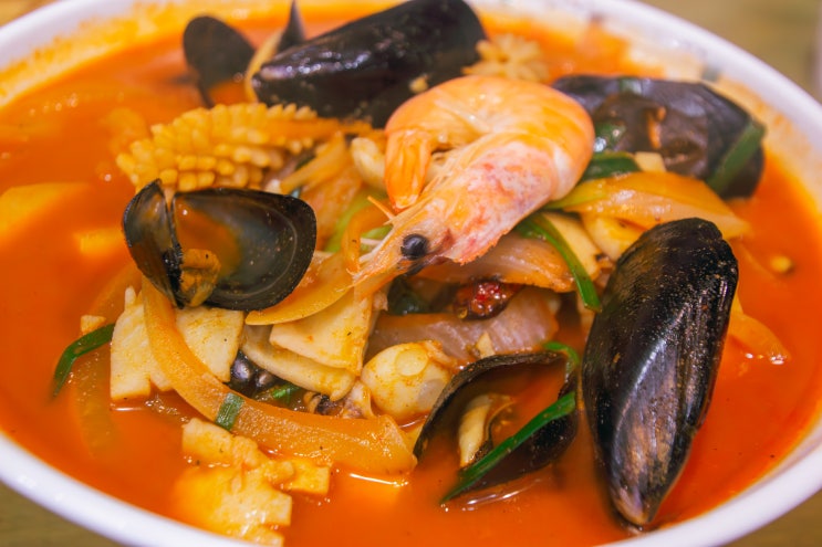  국내 축구팬들이라면 다 아는 짬뽕 맛집 수원 우만동 "홍화루"