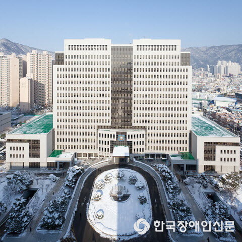 부산고법, <b>발달장애인 투표 보조</b> 지원 판결로 참정권 보장