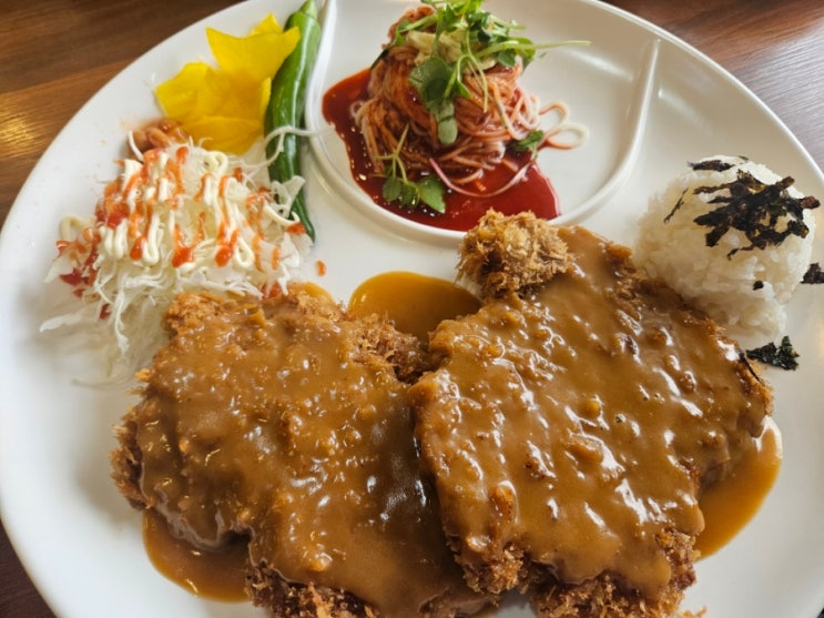  [식당고고] 원주 청와대초계국수 직영2호점 / 뜻밖의 돈까스맛집!