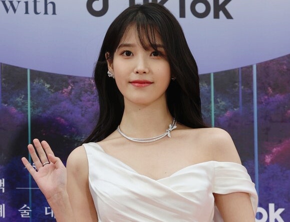 아이유, <b>윤대통령 지지자들</b>에게 악플 공격받아, 처벌 가능성은?