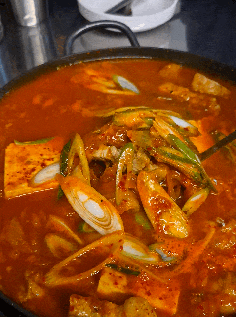  구리 진짜 노포 꽃길 교문동 고기집 황금생삼겹살의 숨은진주 같은 메뉴 김치찌개 추천