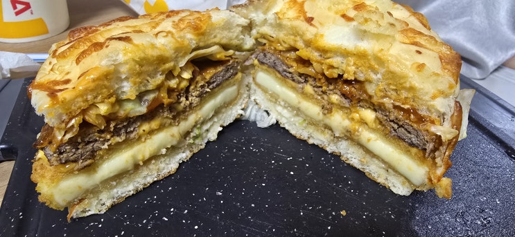  롯데리아 X 나폴리 맛피아 모짜렐라버거 (토마토바질, 발사믹바질) 가격 맛 솔직후기
