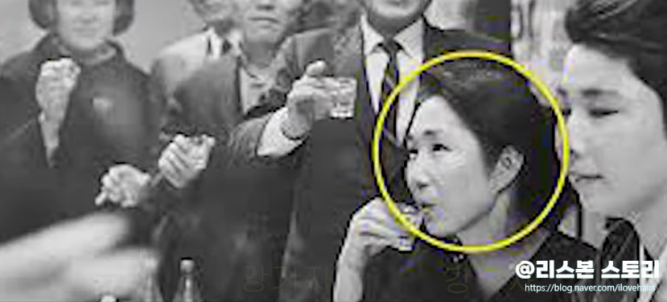 <b>홍상수</b> 어머니 <b>1200억</b>원 <b>유산 상속</b> 법정 싸움 시작하는가?... 