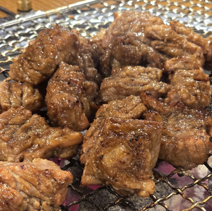  수원 갈비맛집 망포역 고기집 돼지갈비 구워주는 갈비꽃 망포점