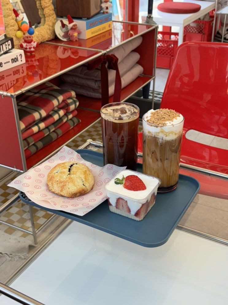  문정역 카페 리틀비터 반려견 동반 가능한 생딸기 디저트 맛집