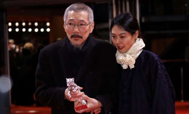 홍상수 감독과 김민희 배우, 9년째 불륜 끝에 고령 임신, 과연 괜찮을까? 홍상수 감독과 김민희 배우, 9년째 불륜 끝에 고령 임신, 과연 괜찮을까?