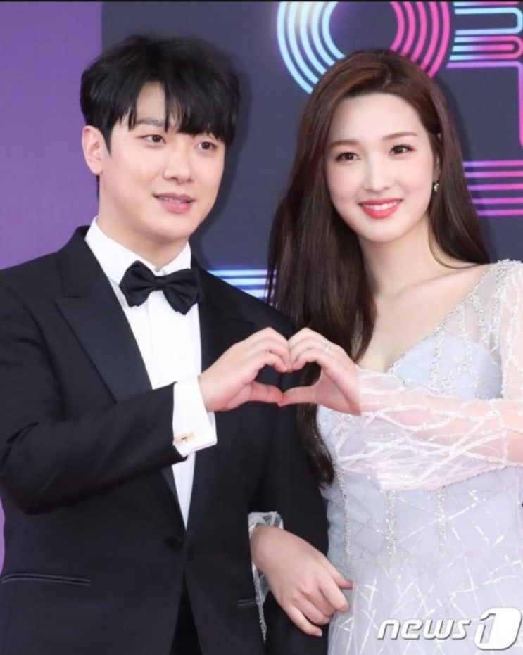 <연예가핫이슈> "율희, 가출만 20번에 하루 18시간 수면"...최민환이 밝힌 이혼 사유 '반전' <연예가핫이슈> "율희, 가출만 20번에 하루 18시간 수면"...최민환이 밝힌 이혼 사유 '반전'