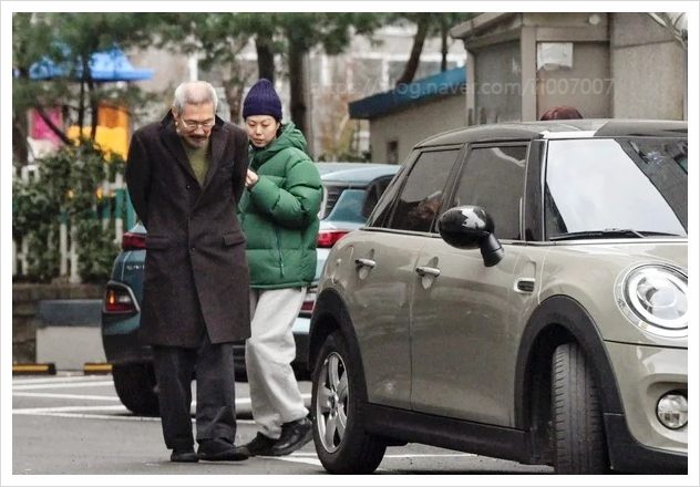  김민희 임신 홍상수 나이 출산 불륜 근황 영화 수유천 이혼 로카르노 딸 혼외자