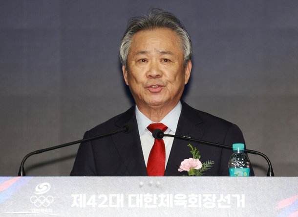 [단독] <b>이기흥</b> 대한<b>체육회장</b> 선거 직후 IOC 위원 전격 <b>사퇴</b>