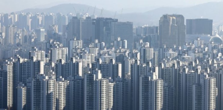  "주택시장 경고등: 대출 규제·정치 불확실성 속 전망 최악"