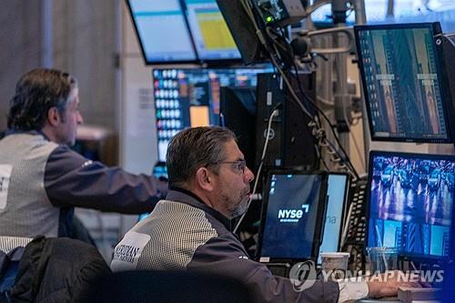 뉴욕증시, 베센트 '입'·신규지표·기업실적 주시하며 하락 출발 뉴욕증시, 베센트 '입'·신규지표·기업실적 주시하며 하락 출발