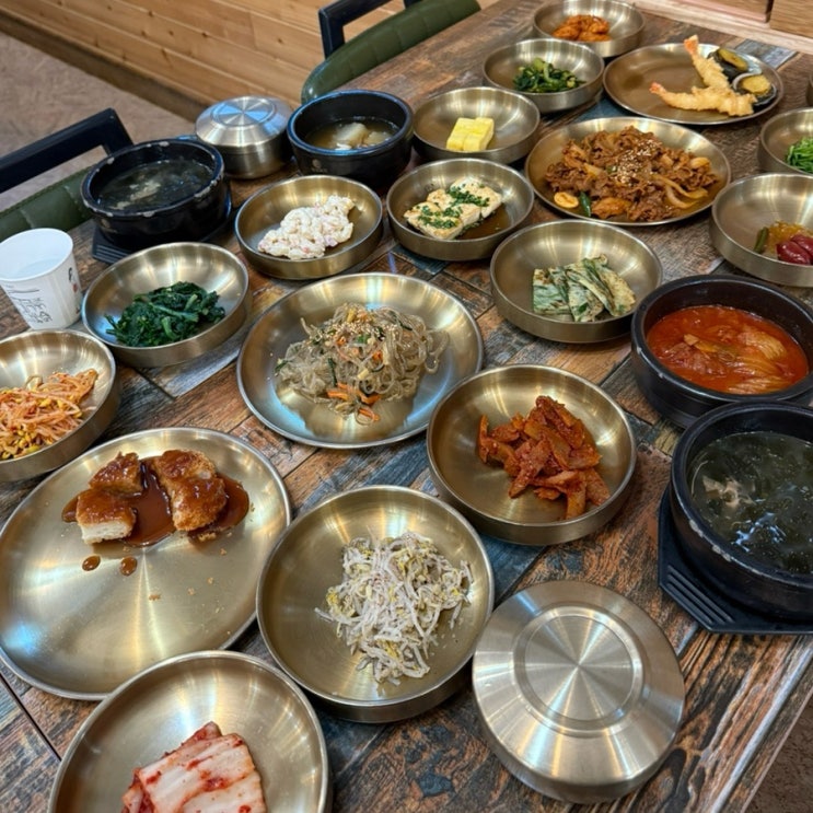  김해 한식 맛집 더부엌 김해 18가지 반찬 제육 두루치기 맛있어요