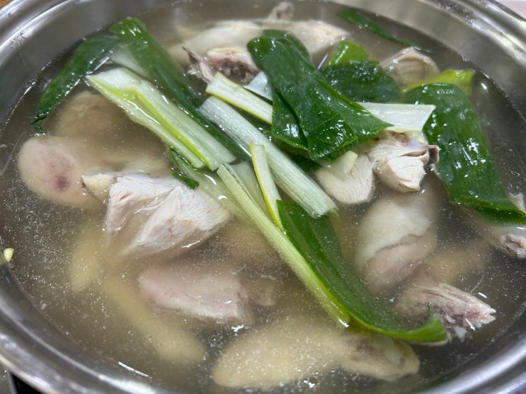  추운 겨울철 뜨끈하게 언 몸을 녹여주는 안암동 국물 맛집 <안암동닭한마리칼국수>(닭한마리, 칼국수사리)