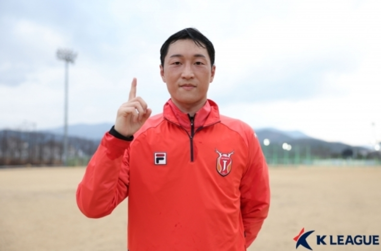 수원 삼성, K리그2 우승 향한 강력한 전력 보강. 최영준까지 '완전체' 영입 수원 삼성, K리그2 우승 향한 강력한 전력 보강. 최영준까지 '완전체' 영입