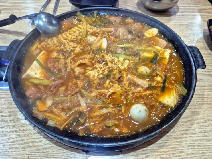 좋은 재료가 가득 들어간 깔끔한 부대찌개 <오뎅식당> 롯데몰 김포공항점 후기 좋은 재료가 가득 들어간 깔끔한 부대찌개 <오뎅식당> 롯데몰 김포공항점 후기