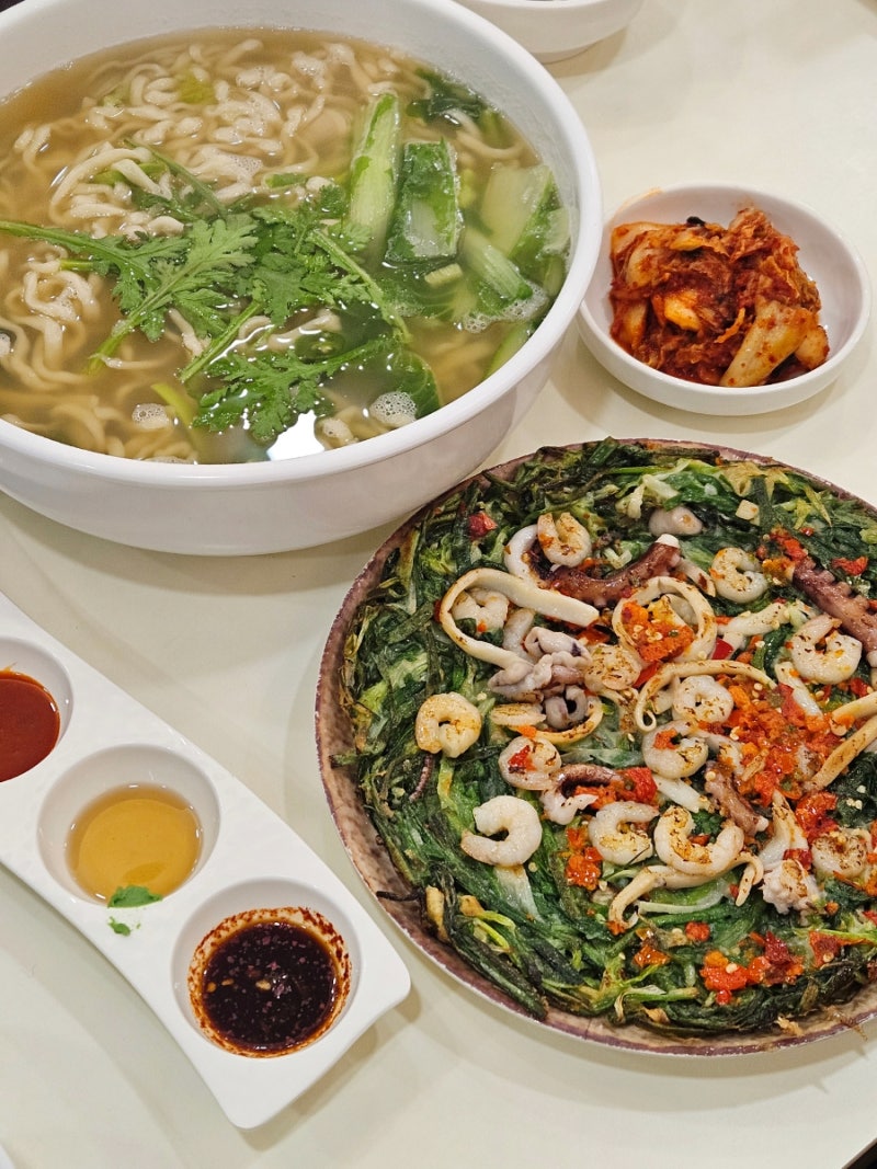 포항 시청 칼국수 맛집 조돌칼국수, 포항 이동 새우해물파전 보리밥 맛집