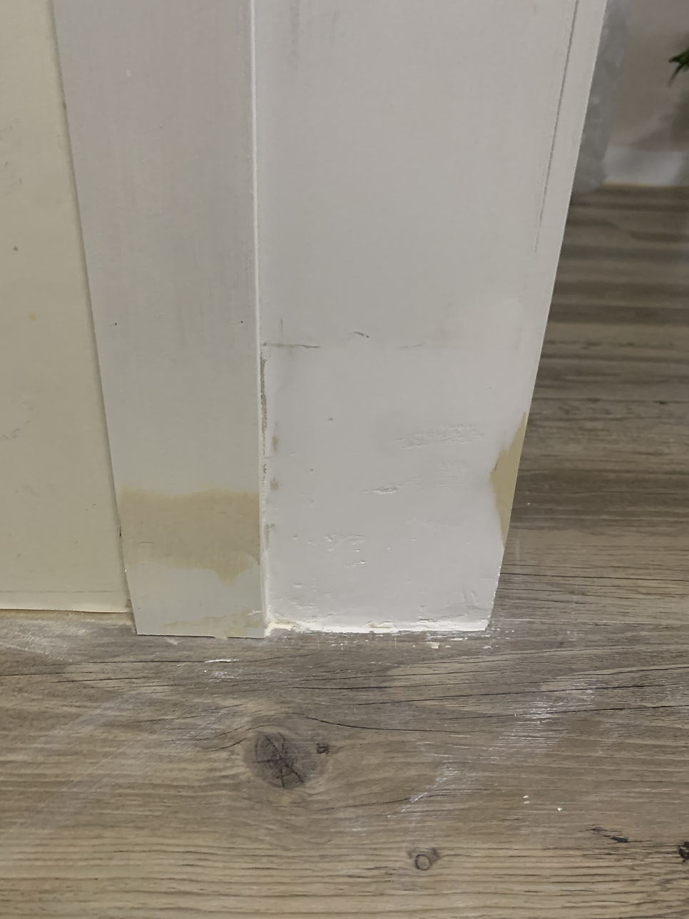 물먹은문틀몰딩 부풀어오른문틀 보수복원수리업체
