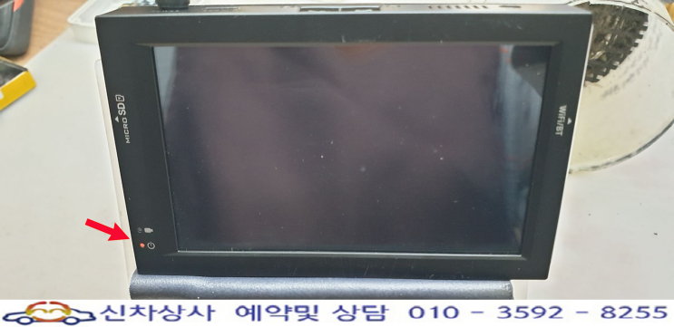 파인뷰 GX2000 LED만 켜지고 화면 안 나옴 재부팅 반복 수리. 파인뷰 GX2000 LED만 켜지고 화면 안 나옴 재부팅 반복 수리.