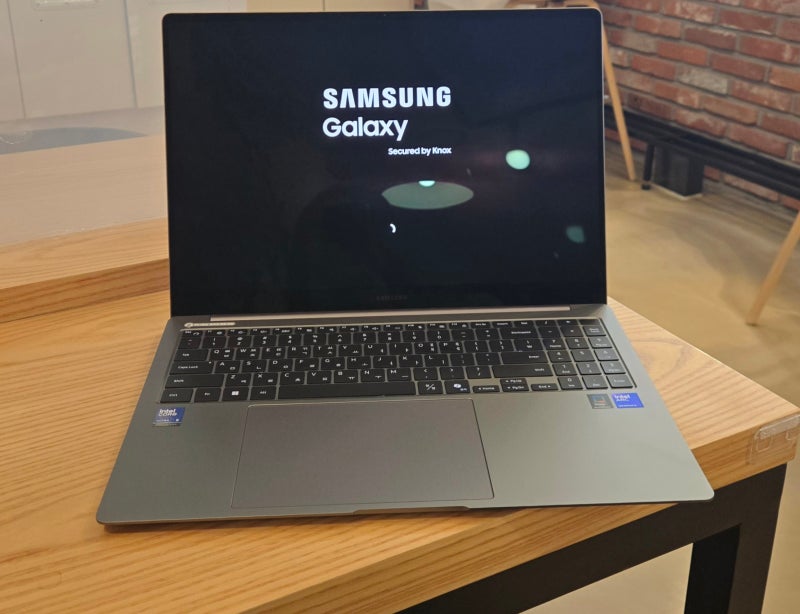 첫 노트북 삼성 갤럭시북5PRO