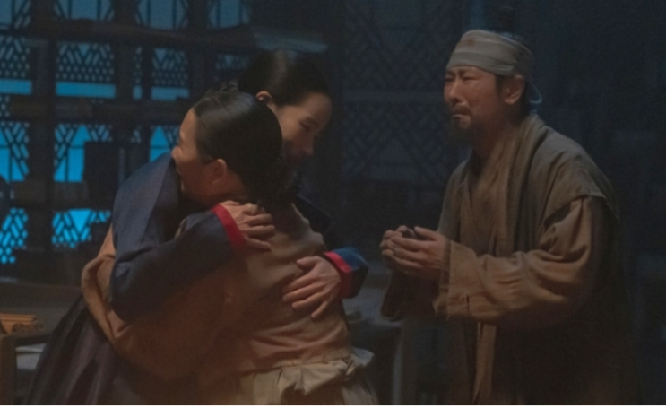 <b>옥씨부인전</b> 13회 <b>임지연</b> 10년 만에 노비 동료들과 재회 <b>신분</b>... 
