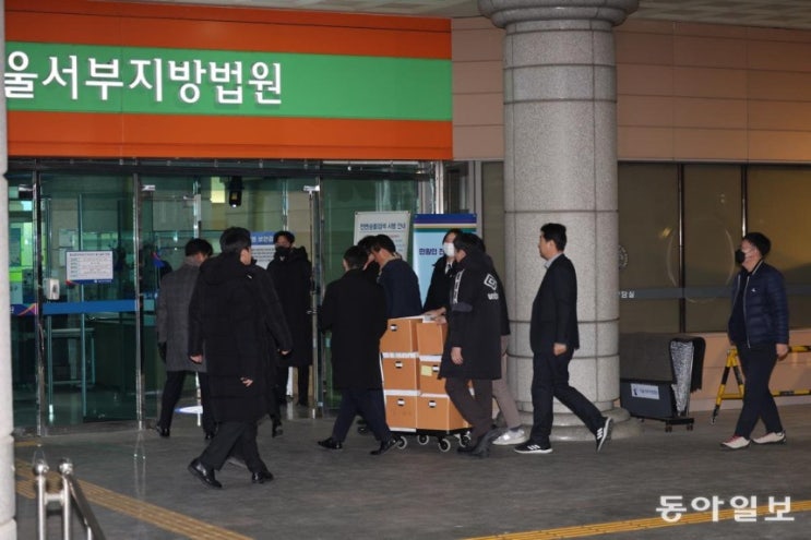 윤석열, 현직 대통령 첫 구속 갈림길 윤석열, 현직 대통령 첫 구속 갈림길