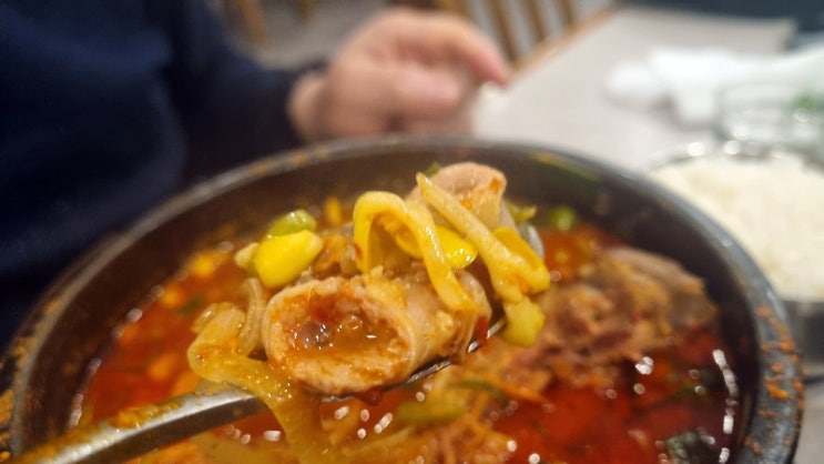  부평맛집 '뼈반집 부평본점'에서 건강한 한 끼! 상황버섯 육수의 진한 풍미를 느껴보세요!