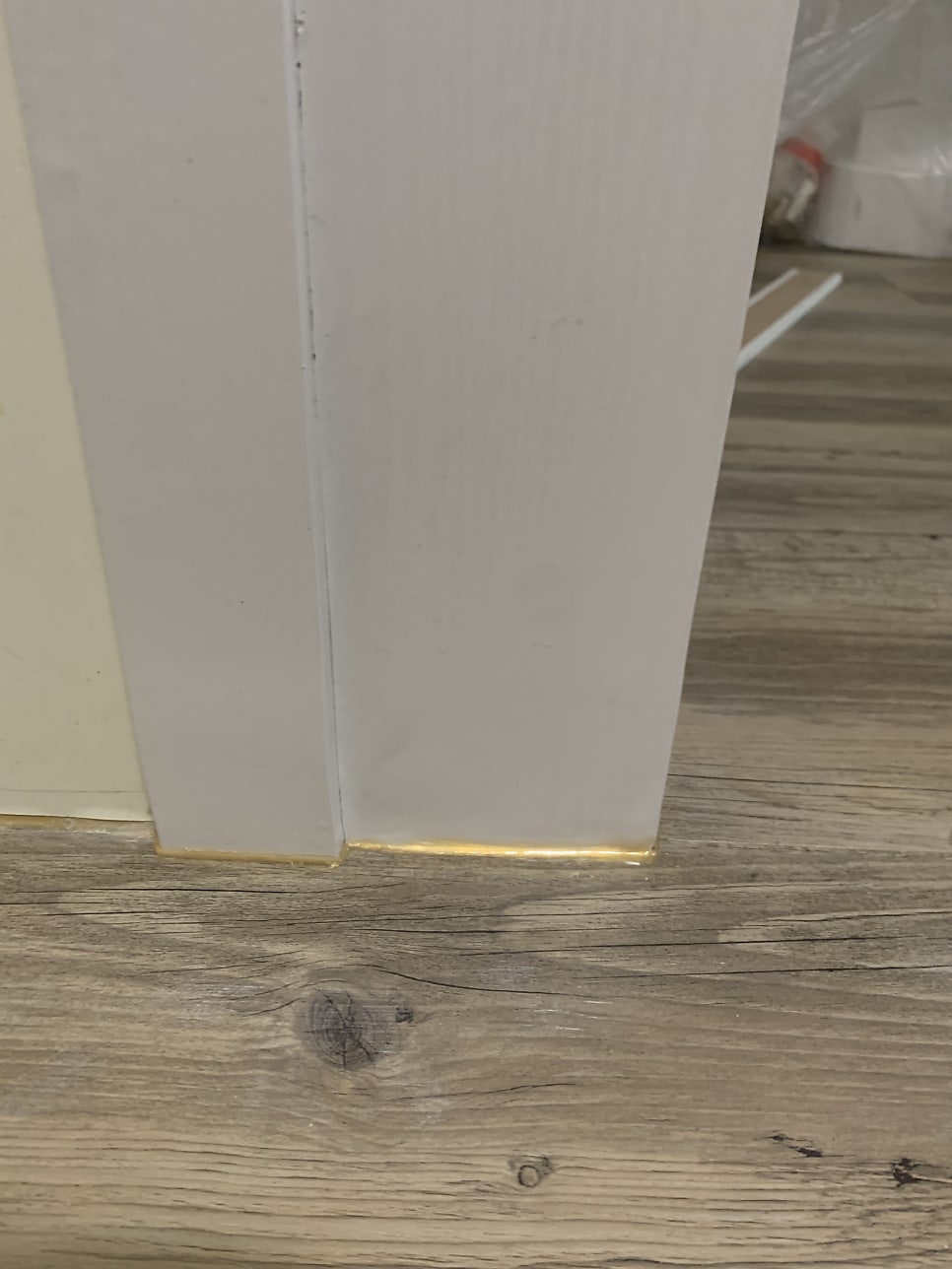 물먹은문틀몰딩 부풀어오른문틀 보수복원수리업체