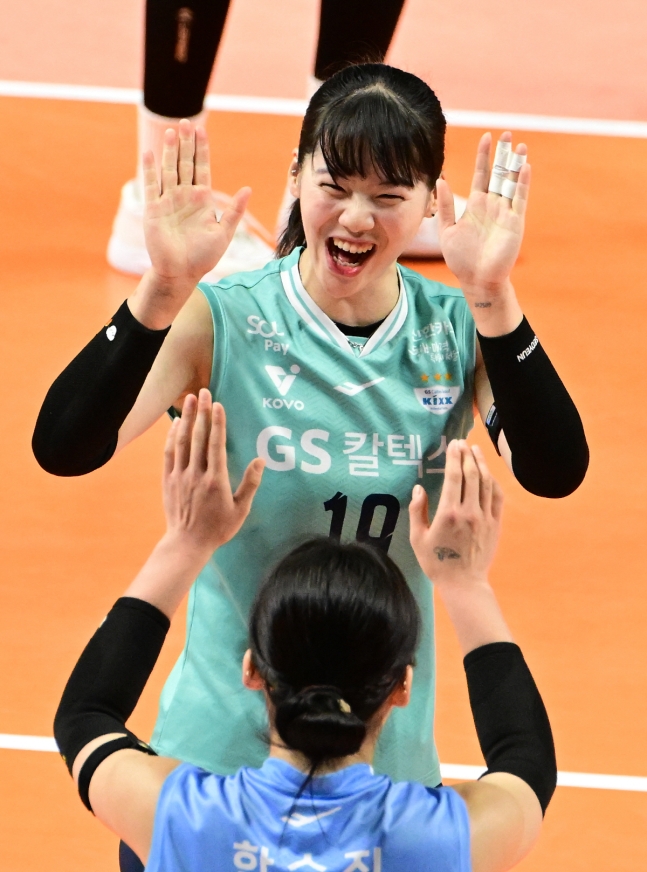 <b>유서연</b>과 실바 쌍포의 <b>활약</b>을... 시즌 3승에 성공한 <b>GS 칼텍스</b>