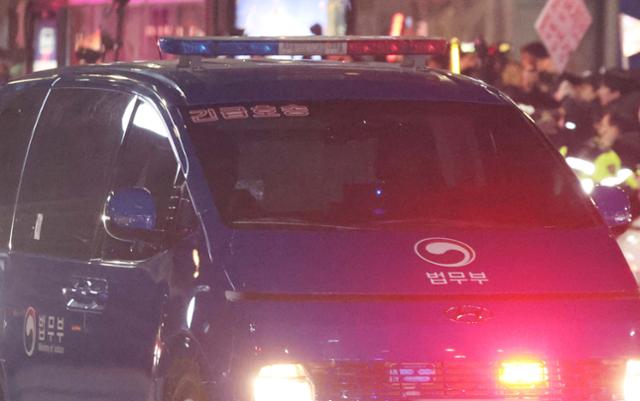 [단독] 김건희 여사도 <b>윤 대통령 접견</b> 못한다... 편지 수발신만... 
