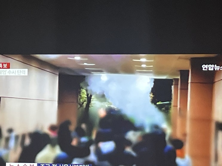 지지자들 <b>서부지법 폭동</b>] <b>전광훈</b> 등 극우 유튜브 등 내란<b>선동</b>... 