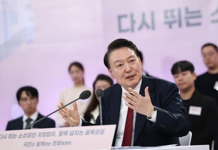  수용자복 입고 머그샷 찍은 윤석열 대통령, 3.6평짜리 독방에 수감